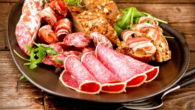 Нарезки из колбасы - фото: колбасная нарезка - идеи оформления на ...