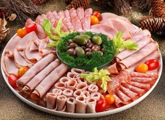 Нарезки из колбасы - фото: колбасная нарезка - идеи оформления на ...