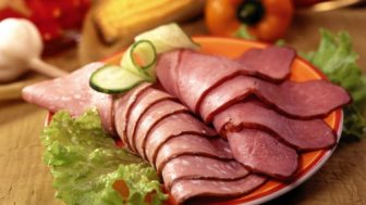 Нарезки из колбасы - фото: колбасная нарезка - идеи оформления на ...