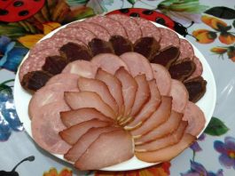 Нарезки из колбасы - фото: колбасная нарезка - идеи оформления на ...