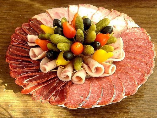Красивая нарезка колбасы и сыра — красивые нарезки на праздничный стол (Фото)
