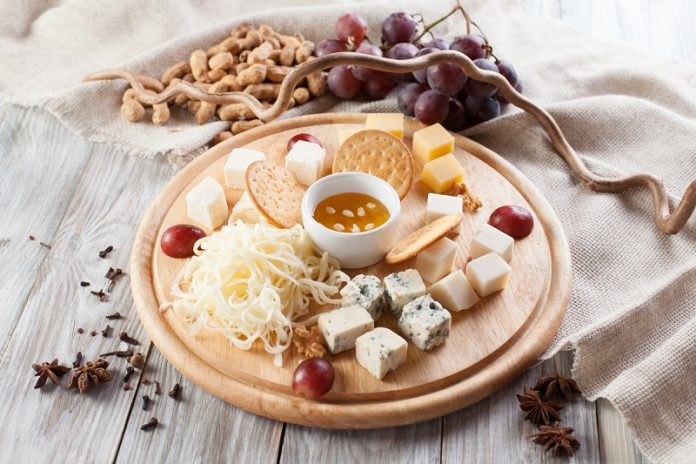 Красивая сырная нарезка - фото, сырное ассорти и сырная тарелка ...